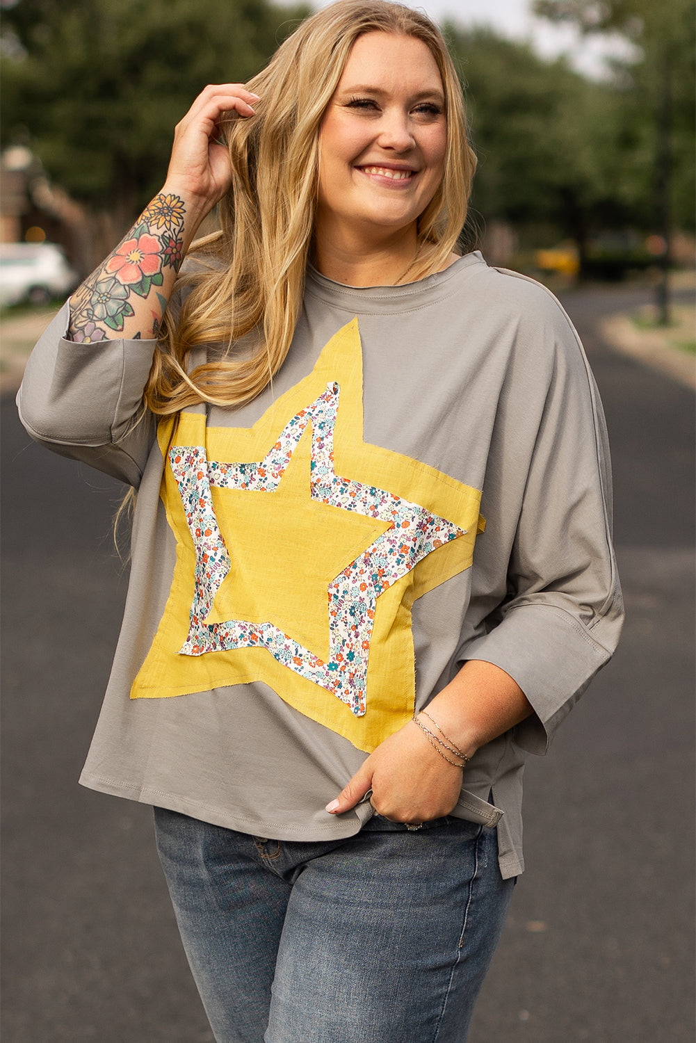 Medium Grey Floral Star Patched Pattern 3/4 Sleeve Plus Size Top